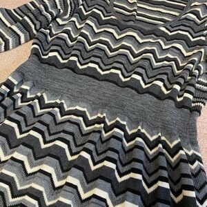 Jessica Simpson Black Gray Chevron Knit Lightweight Fits like an XL 3/4 sleeve